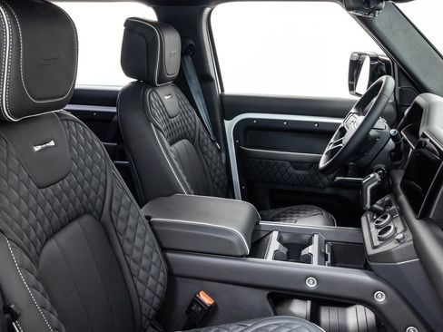 Used 2025 Land Rover Defender 110 X-Dynamic SE AWD/4WD image 2