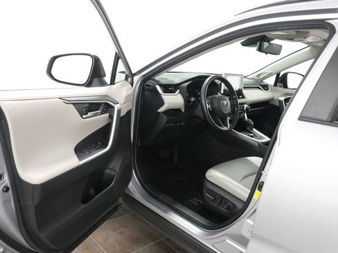 Used 2019 Toyota RAV4 Limited AWD/4WD image 24