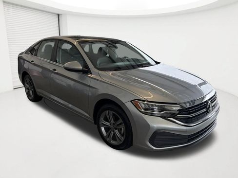Used 2024 Volkswagen Jetta SE FWD image 3