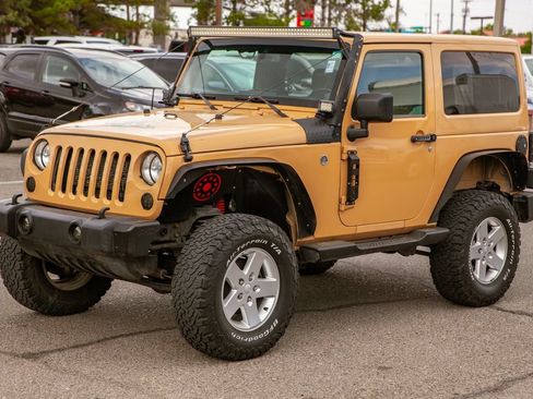 Used 2013 Jeep Wrangler Sahara w/ Connectivity Group AWD/4WD image 9
