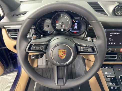 Certified 2026 Porsche Macan AWD/4WD image 17