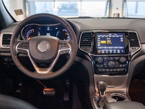 Used 2021 Jeep Grand Cherokee Laredo image 10