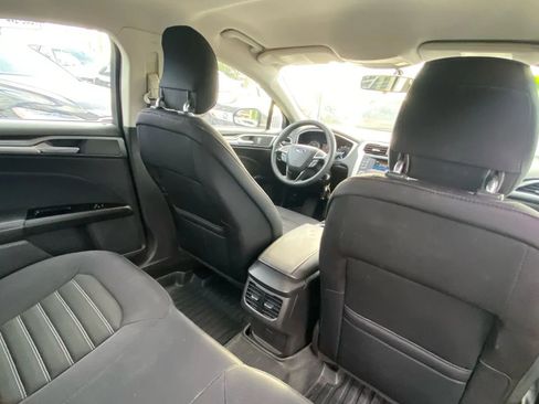Used 2014 Ford Fusion SE FWD image 15