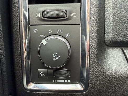 Used 2014 RAM 1500 Laramie w/ Convenience Group image 21