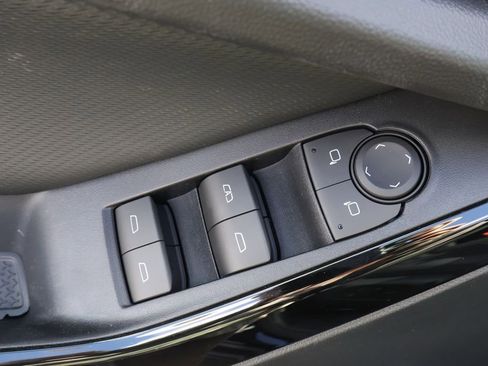 New 2026 Chevrolet Equinox LT w/ Convenience Package II FWD image 18