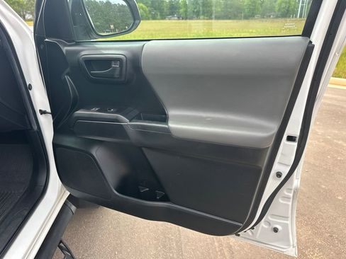 Used 2022 Toyota Tacoma SR AWD/4WD image 14