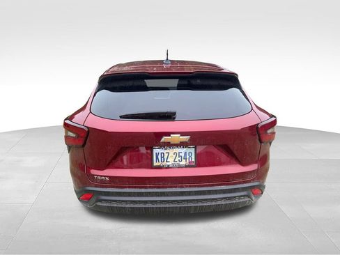 Used 2024 Chevrolet Trax LS w/ LS Convenience Package FWD image 5