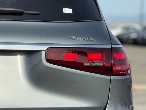 Used 2025 Mercedes-Benz GLS 450 4MATIC image 12