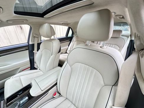 Used 2017 Genesis G90 5.0 Ultimate image 12