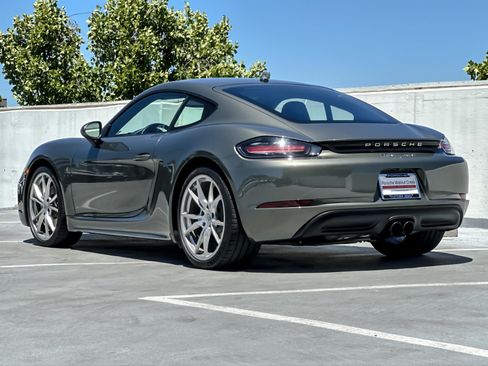 Used 2021 Porsche 718 Cayman RWD image 3