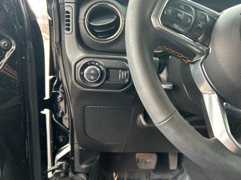 Used 2023 Jeep Gladiator Overland image 21