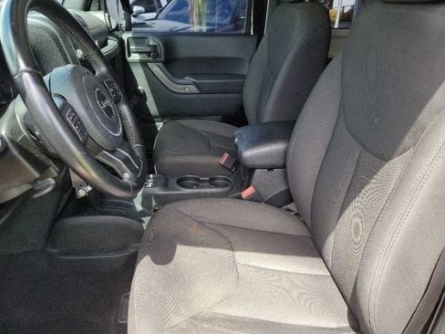 Used 2018 Jeep Wrangler Sport w/ Connectivity Group AWD/4WD image 12