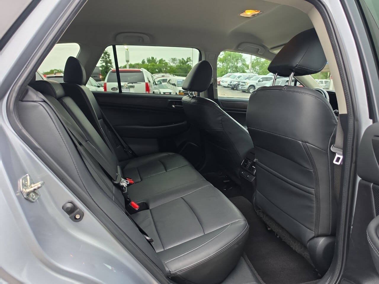 Used 2016 Subaru Outback 3.6R Limited AWD/4WD image 29