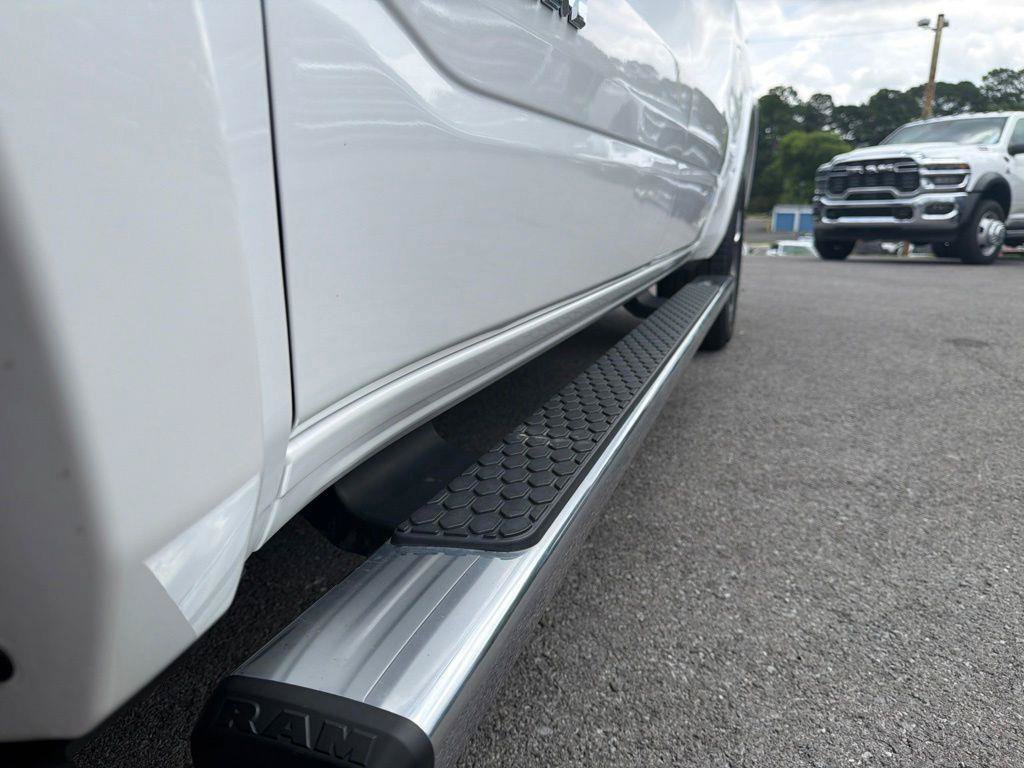 Used 2021 RAM 1500 Laramie AWD/4WD image 15