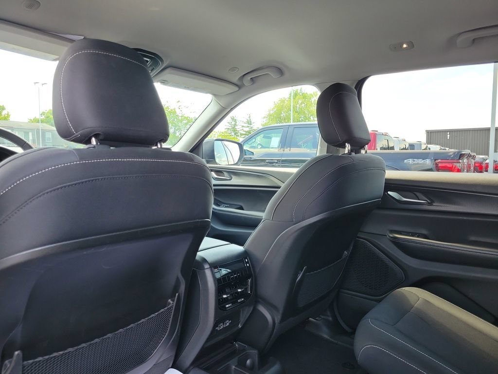 Used 2023 Jeep Grand Cherokee L Laredo AWD/4WD image 16