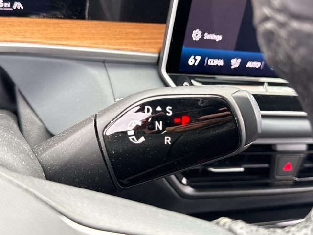 Used 2025 Volkswagen Tiguan SEL R-Line AWD/4WD image 40