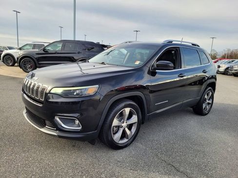 Used 2019 Jeep Cherokee Limited image 3
