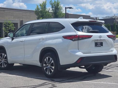 Used 2023 Toyota Highlander XLE FWD image 6