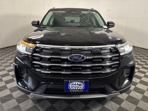 Used 2025 Ford Explorer Active AWD/4WD image 3