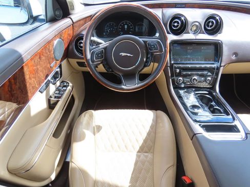 Used 2019 Jaguar XJ L Portfolio image 5