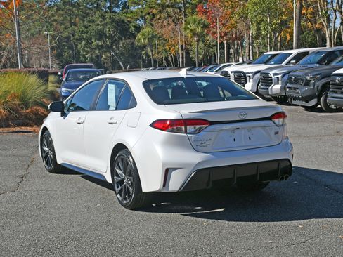 Used 2023 Toyota Corolla SE image 3