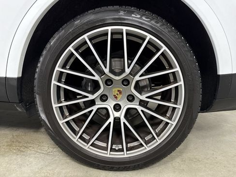 Certified 2023 Porsche Cayenne Platinum Edition AWD/4WD image 14