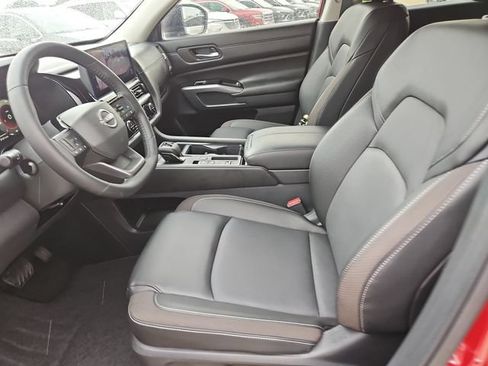 Used 2026 Nissan Pathfinder SL FWD image 18