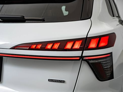 New 2026 Audi Q3 quattro 2.0T AWD/4WD image 9
