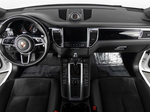 Used 2018 Porsche Macan AWD/4WD image 37