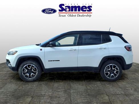 Used 2025 Jeep Compass Trailhawk AWD/4WD image 6