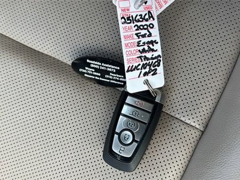 Certified 2020 Ford Escape Titanium w/ Titanium Premium Package 2.0 image 32