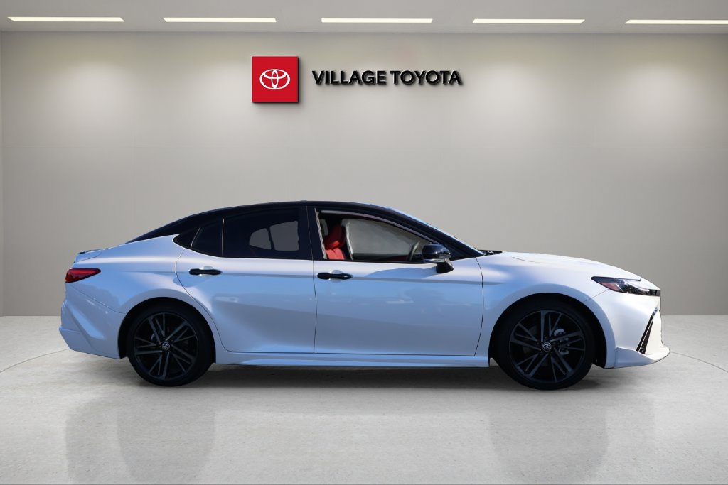 Used 2025 Toyota Camry XSE FWD image 6