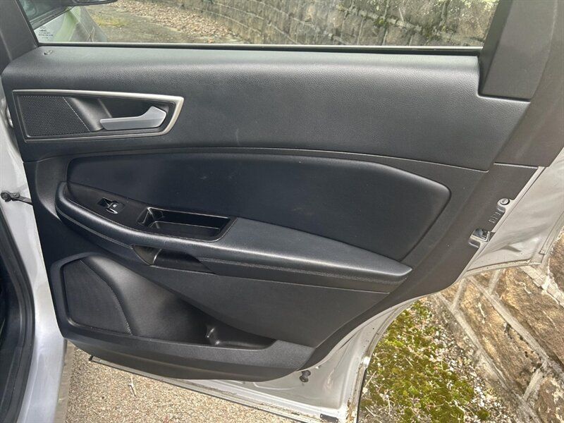 Used 2015 Ford Edge SEL w/ Equipment Group 201A AWD/4WD image 31