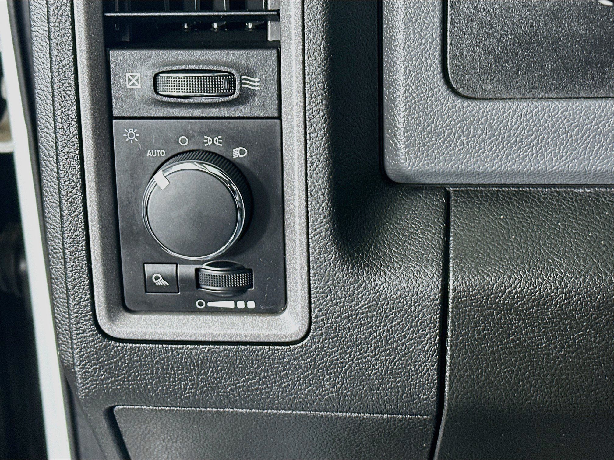 Used 2019 RAM 1500 Tradesman w/ Chrome Appearance Group RWD image 16