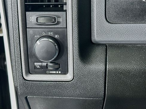 Used 2019 RAM 1500 Tradesman w/ Chrome Appearance Group RWD image 16
