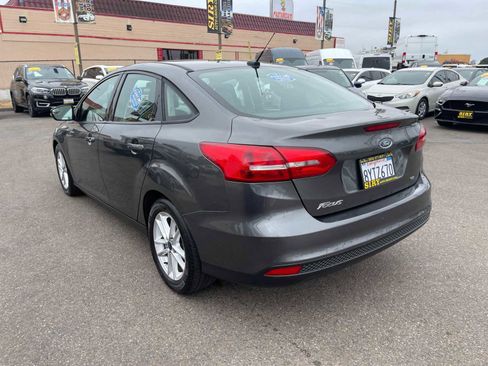 Used 2016 Ford Focus SE image 5