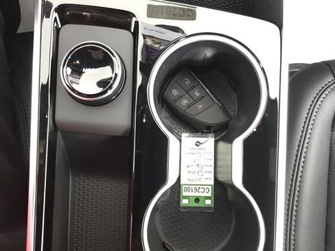 New 2026 Chevrolet Equinox LT w/ Convenience Package II image 32