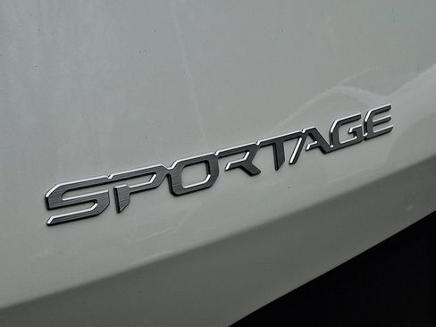 Used 2024 Kia Sportage LX image 29