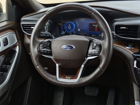 Used 2021 Ford Explorer King Ranch w/ Premium Technology Package image 7