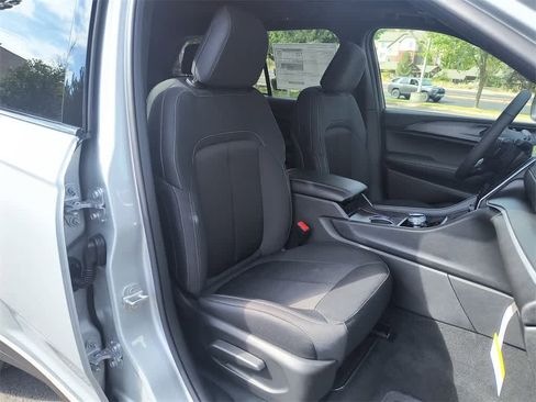 New 2025 Jeep Grand Cherokee Laredo X w/ Luxury Tech Group I image 24