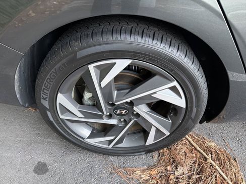 Used 2024 Hyundai Elantra Limited FWD image 8