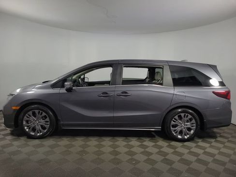 Used 2025 Honda Odyssey Touring image 4