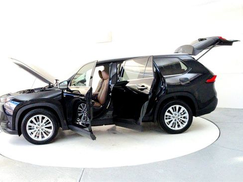 Used 2024 Toyota Grand Highlander Platinum image 8