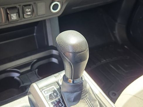 Used 2019 Toyota Tacoma SR5 AWD/4WD image 12