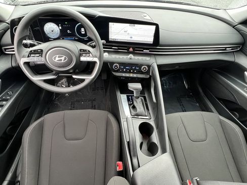 Used 2024 Hyundai Elantra SEL FWD image 17