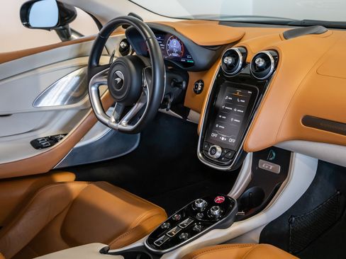 Used 2020 McLaren GT RWD image 35