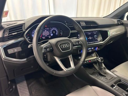 Used 2025 Audi Q3 2.0T Premium w/ Convenience Package AWD/4WD image 2