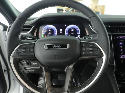 Used 2025 Jeep Grand Cherokee Limited w/ Trailer Tow Package image 14