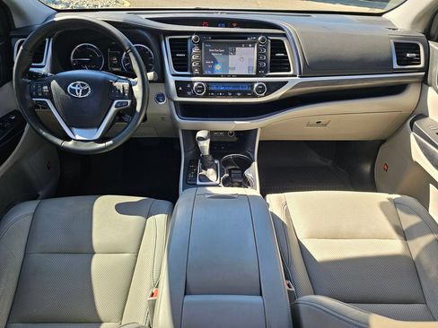 Used 2019 Toyota Highlander Limited Platinum AWD/4WD image 9