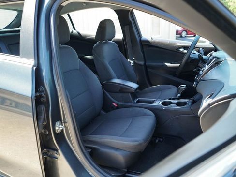 Used 2019 Chevrolet Cruze LT FWD image 12